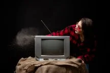 A Reengenharia da Experiência Televisiva: Quando os Pixels Encontram a Alma